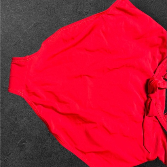 ๐โจ Flirty & Fabulous Criss Cross One-Piece Swimsuit! ๐๏ธ - Picture 9 of 13